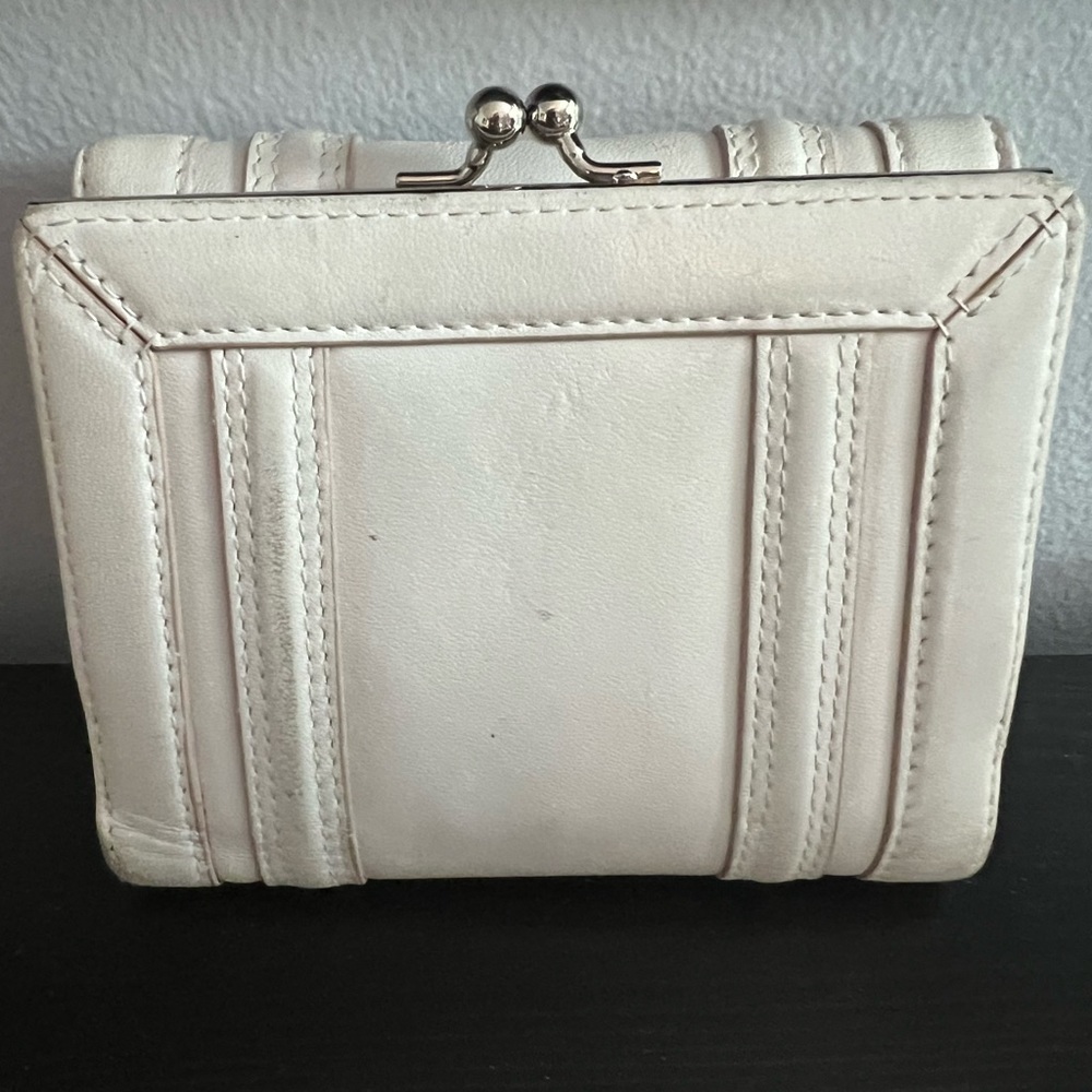 Wallets - Picture 2 of 11